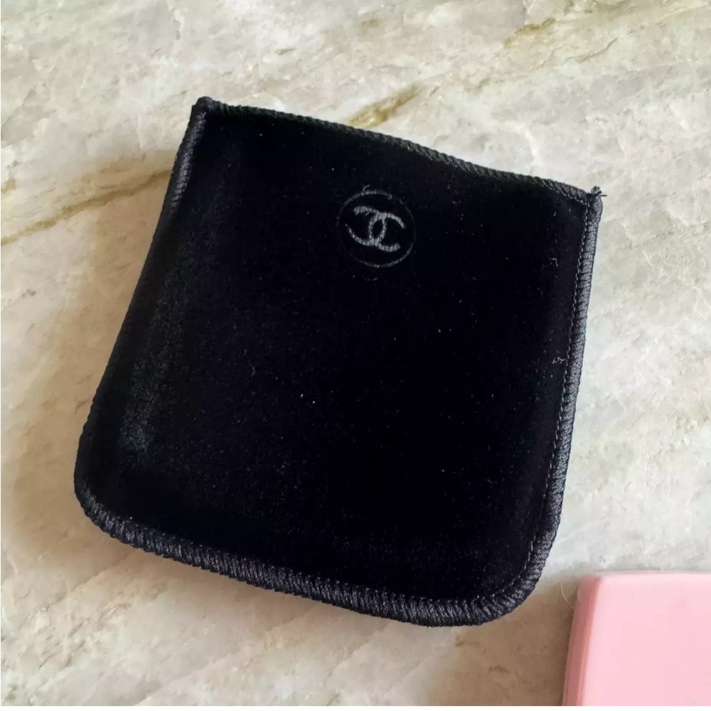 Chanel compact mirror 🪞 - Picture 5 of 6
